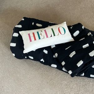 EUC Beddy’s full Jet bed set black and white